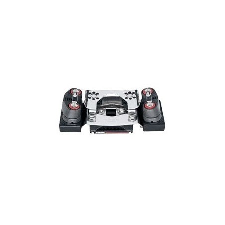 Chariot CB small boat windward Chariot CB small boat windward